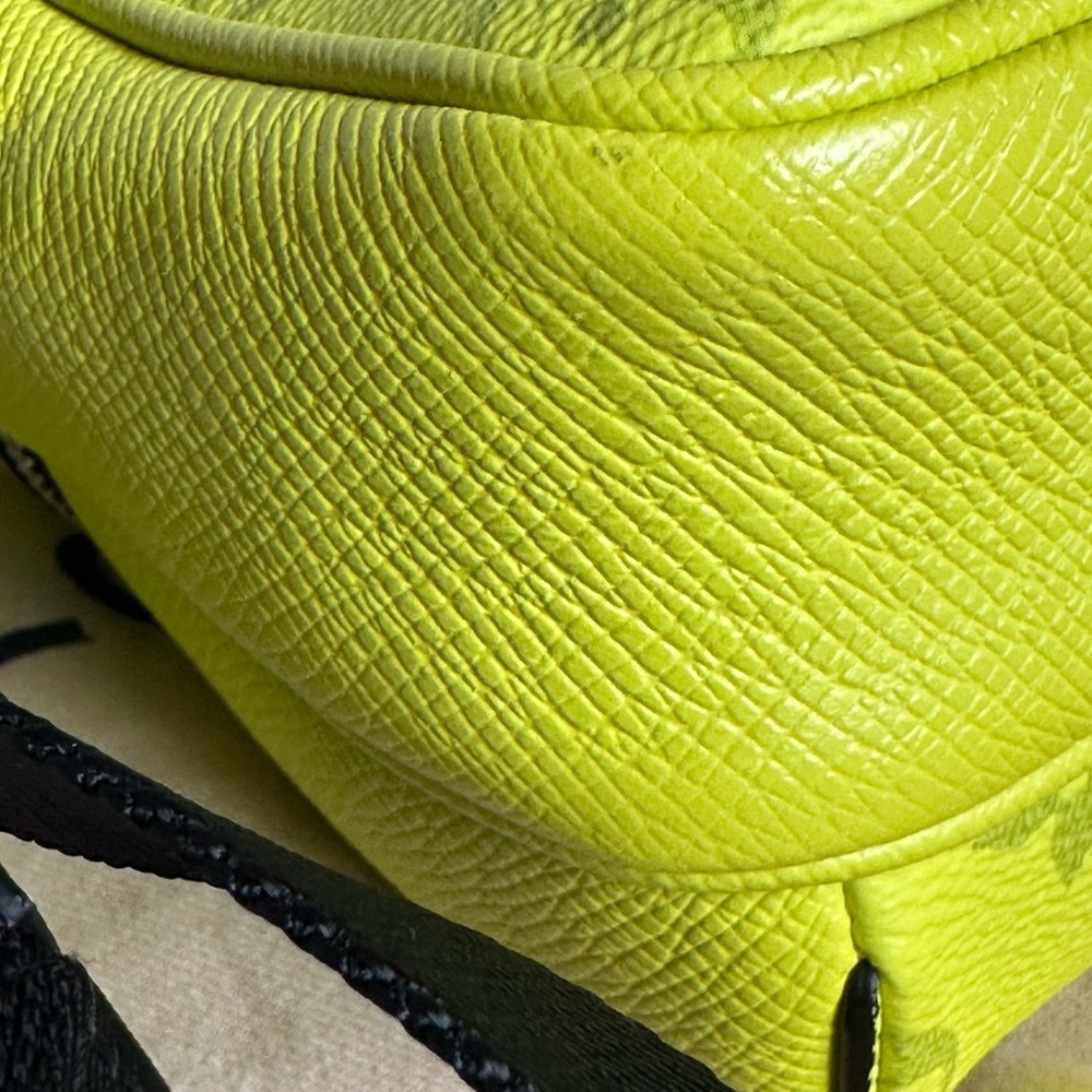 Louis Vuitton Vibrant Yellow Messenger Bag - Picture 11 of 11